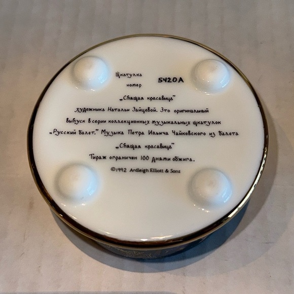 Ardleigh-Elliott & Sons Vintage Porcelain Russian Music Box - Picture 5 of 5